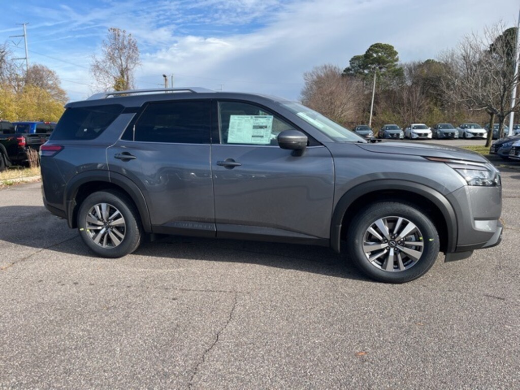 New 2025 Nissan Pathfinder SL SUV
