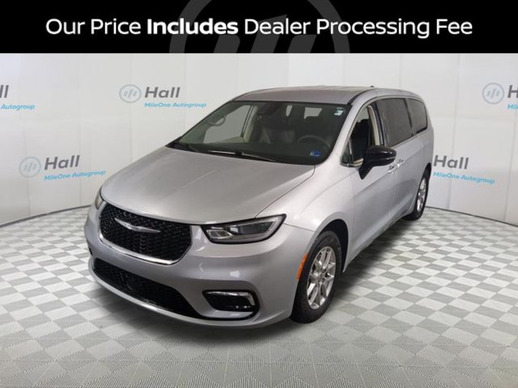 Used 2024 Chrysler Pacifica Touring L Minivan/Van