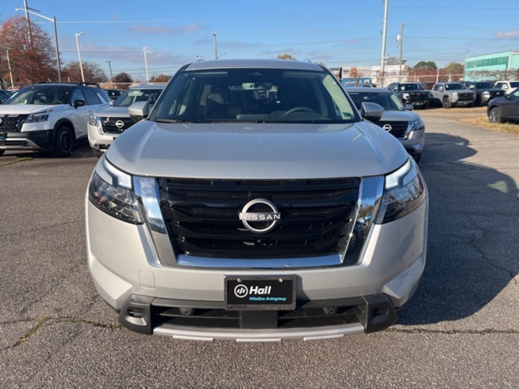 New 2025 Nissan Pathfinder SL SUV