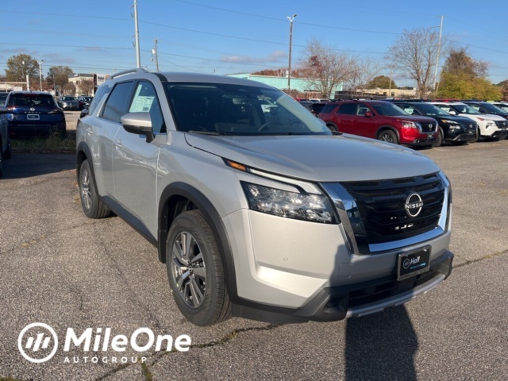 New 2025 Nissan Pathfinder SL SUV