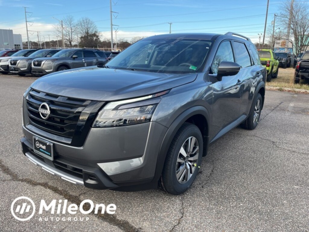 New 2025 Nissan Pathfinder SL SUV