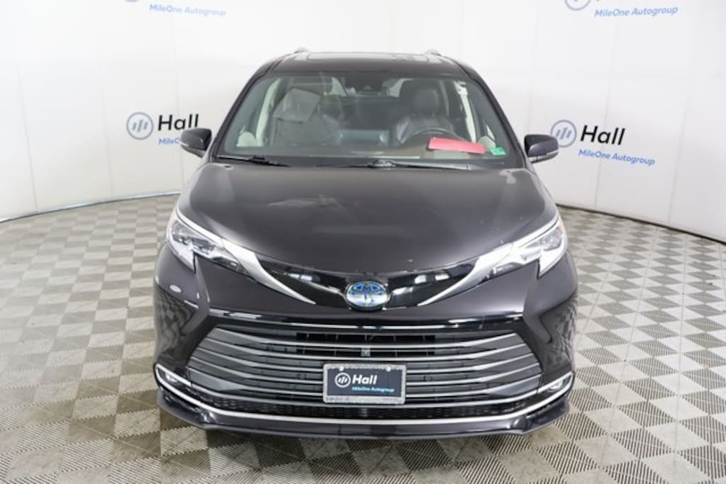 Used 2023 Toyota Sienna Platinum Minivan/Van