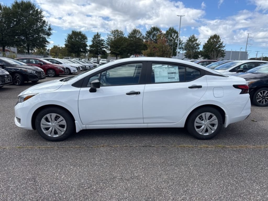 New 2025 Nissan Versa 1.6 S Sedan