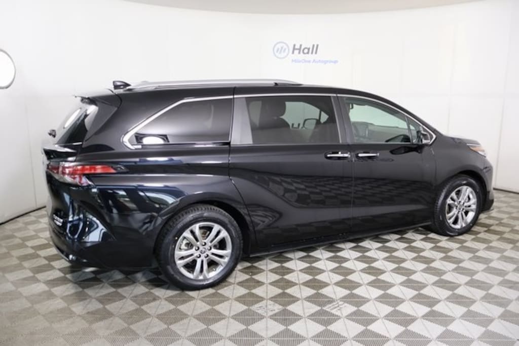 Used 2023 Toyota Sienna Platinum Minivan/Van