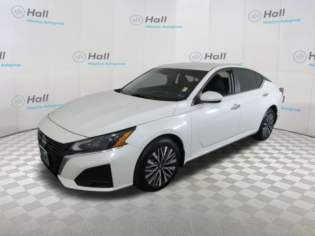 Used 2023 Nissan Altima 2.5 SV Sedan