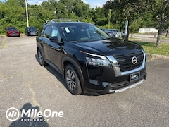 2025 Nissan Pathfinder SL SUV