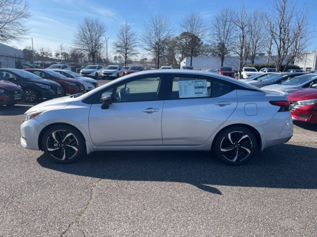 New 2025 Nissan Versa 1.6 SR Sedan