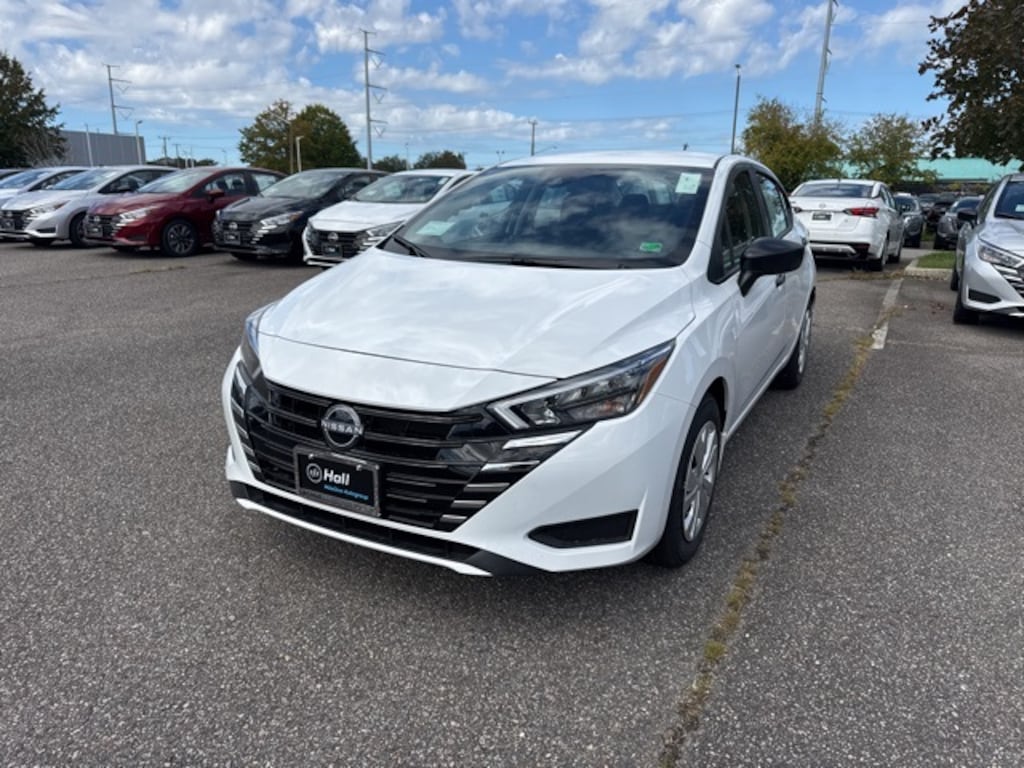 New 2025 Nissan Versa 1.6 S Sedan
