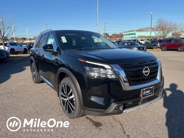 2025 Nissan Pathfinder Platinum's photo