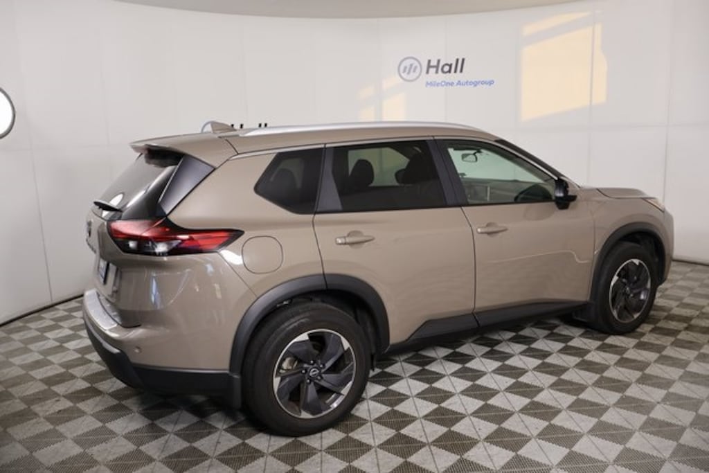 Used 2024 Nissan Rogue SV SUV