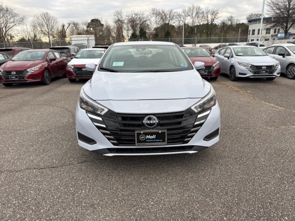 New 2025 Nissan Versa 1.6 SV Sedan