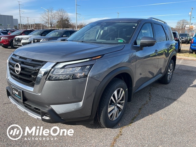 2025 Nissan Pathfinder SL's photo