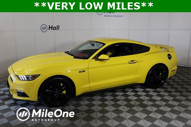 2015 Ford Mustang EcoBoost Premium's photo