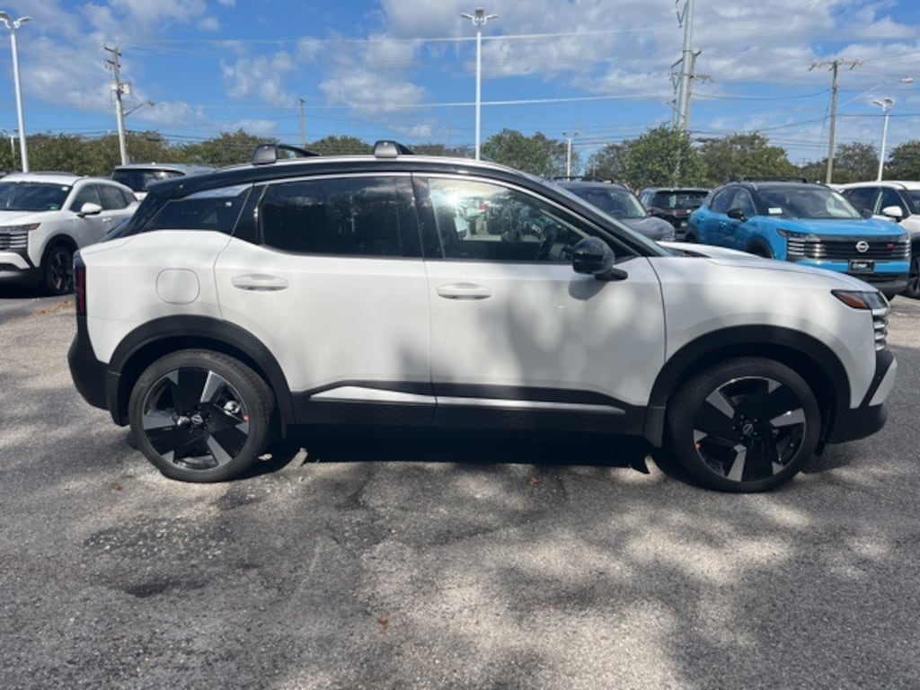 New 2026 Nissan Kicks SR SUV