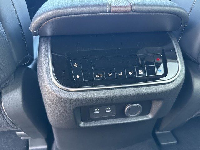 2026 Nissan Armada SL - Photo 15