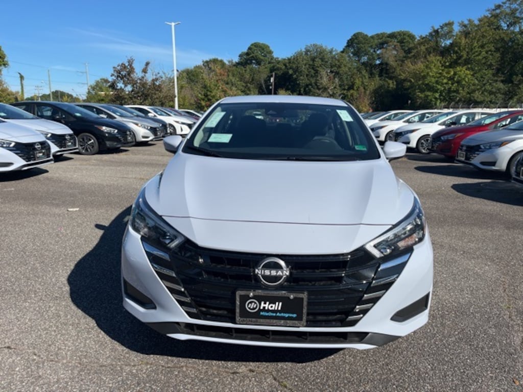 New 2025 Nissan Versa 1.6 SV Sedan