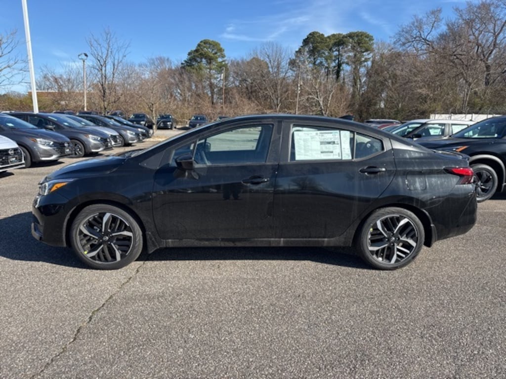 New 2025 Nissan Versa 1.6 SR Sedan