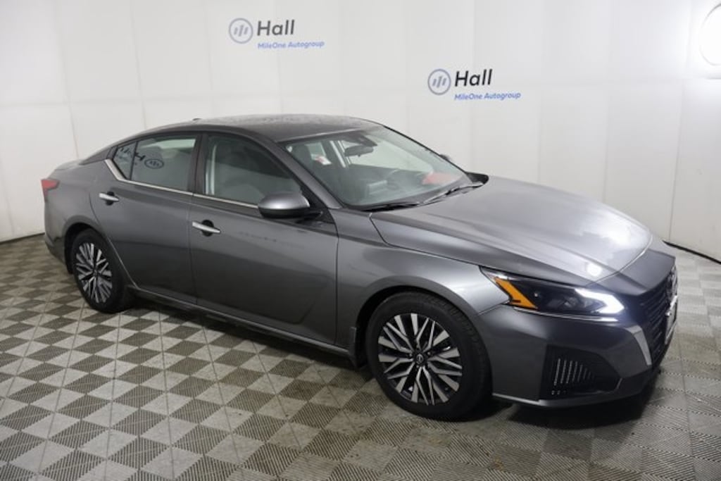 Used 2023 Nissan Altima 2.5 SV Sedan