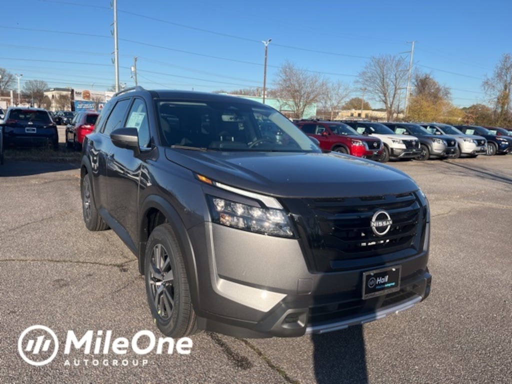 New 2025 Nissan Pathfinder SL SUV