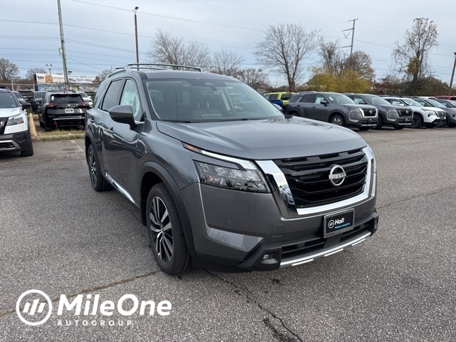 2025 Nissan Pathfinder Platinum's photo