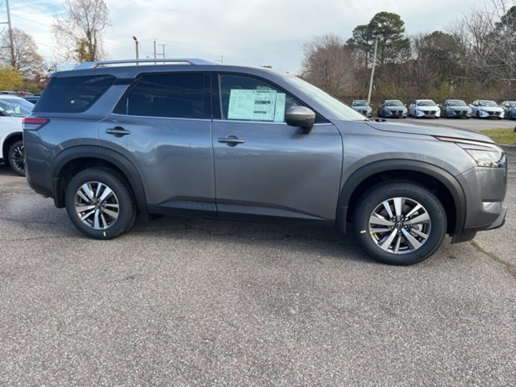 New 2025 Nissan Pathfinder SL SUV