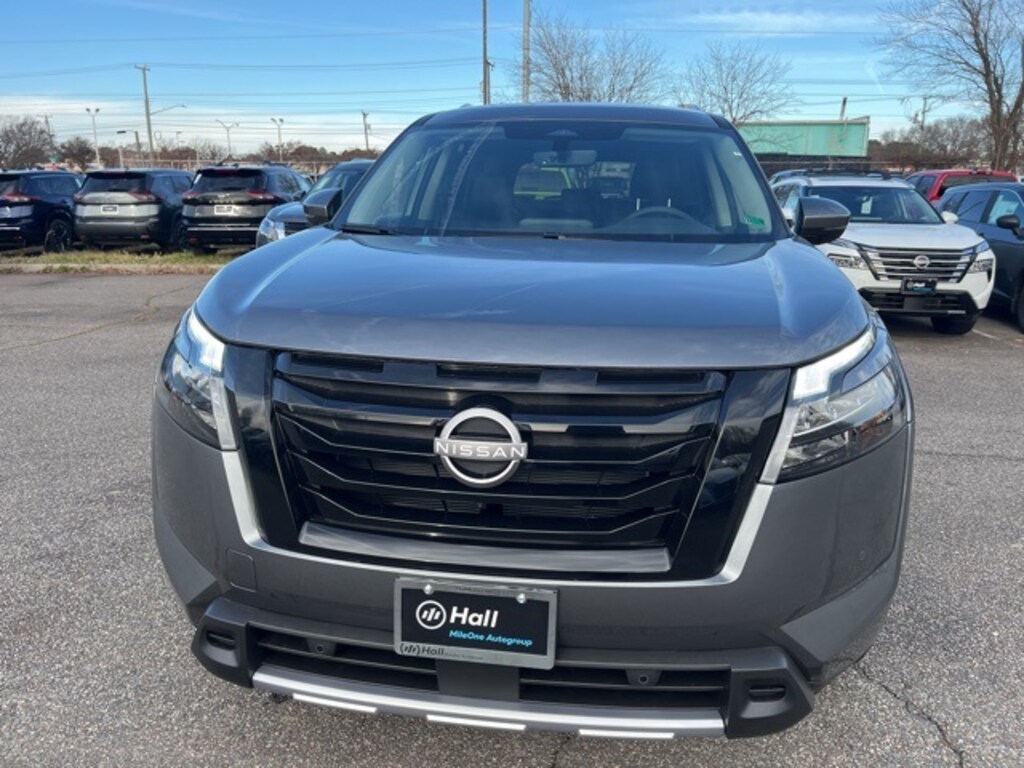 New 2025 Nissan Pathfinder SL SUV