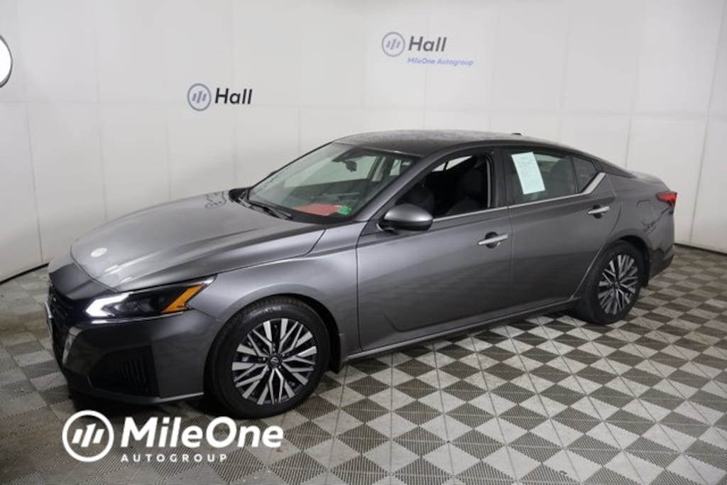 Used 2023 Nissan Altima 2.5 SV Sedan