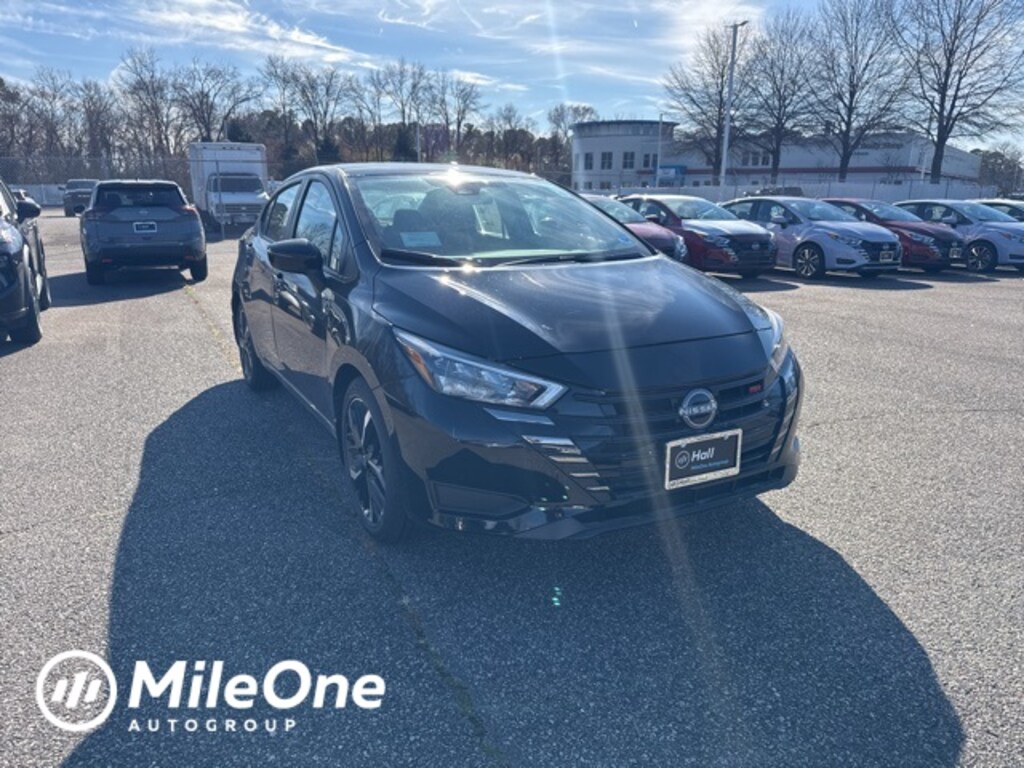 New 2025 Nissan Versa 1.6 SR Sedan