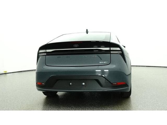 2026 Toyota Prius Plug-in Hybrid SE - Photo 23
