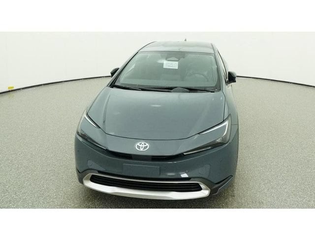 2026 Toyota Prius Plug-in Hybrid SE - Photo 15