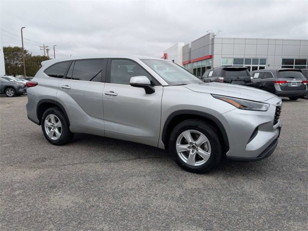 Used 2023 Toyota Highlander L SUV