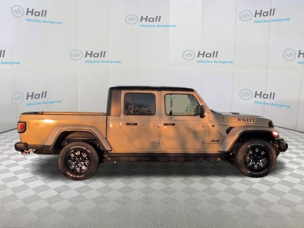 Used 2022 Jeep Gladiator Willys Truck Crew Cab