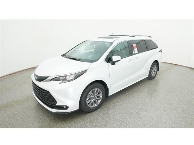 2026 Toyota Sienna XLE's photo