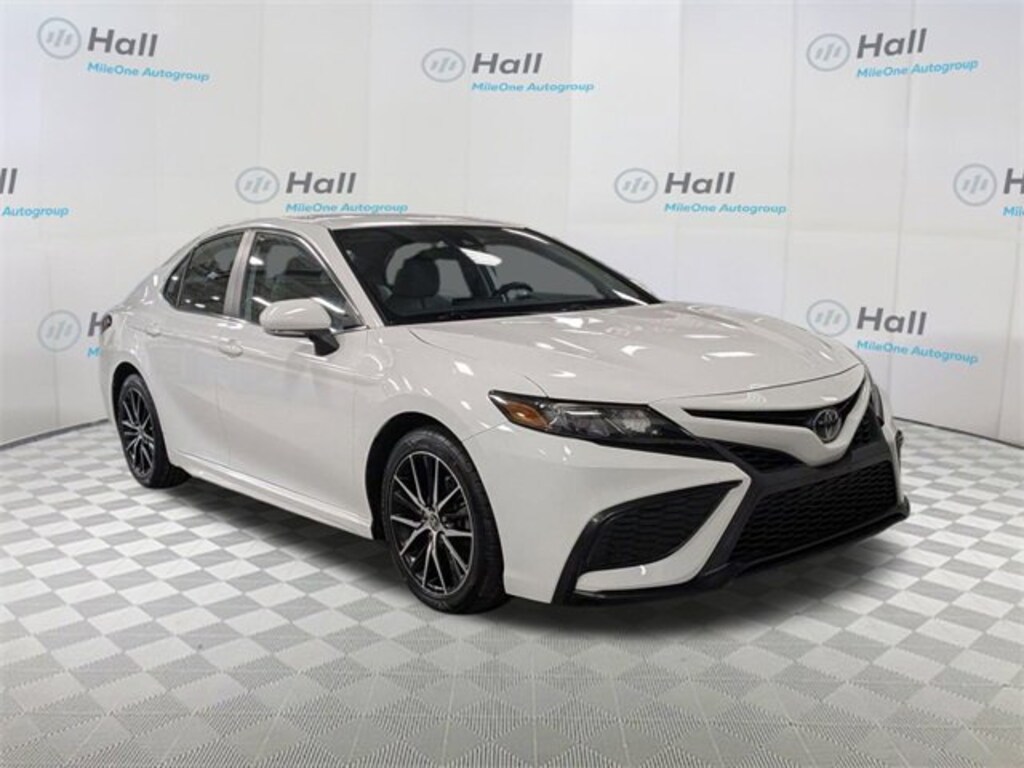 Used 2022 Toyota Camry SE Sedan