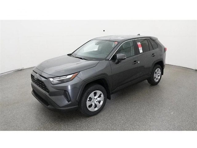 2025 Toyota RAV4 LE's photo