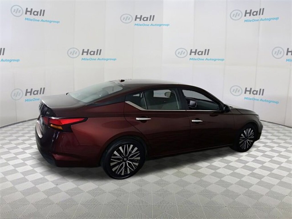 Used 2024 Nissan Altima 2.5 SV Sedan