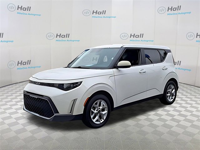 2023 Kia Soul LX's photo