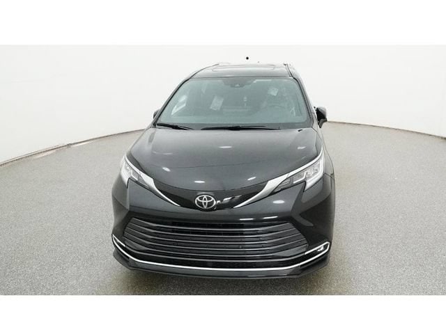 2026 Toyota Sienna Limited - Photo 15
