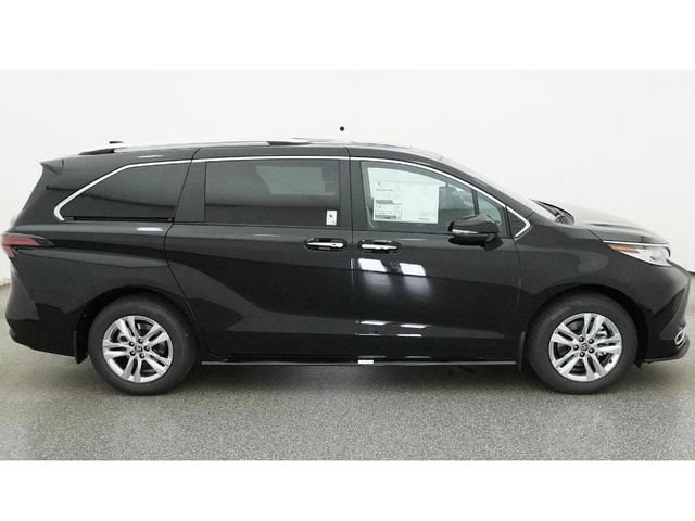 2026 Toyota Sienna Limited - Photo 11