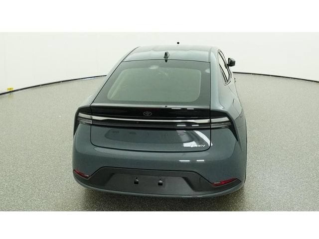 2026 Toyota Prius Plug-in Hybrid SE - Photo 7