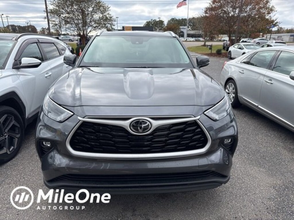 Used 2025 Toyota Highlander Hybrid XLE SUV