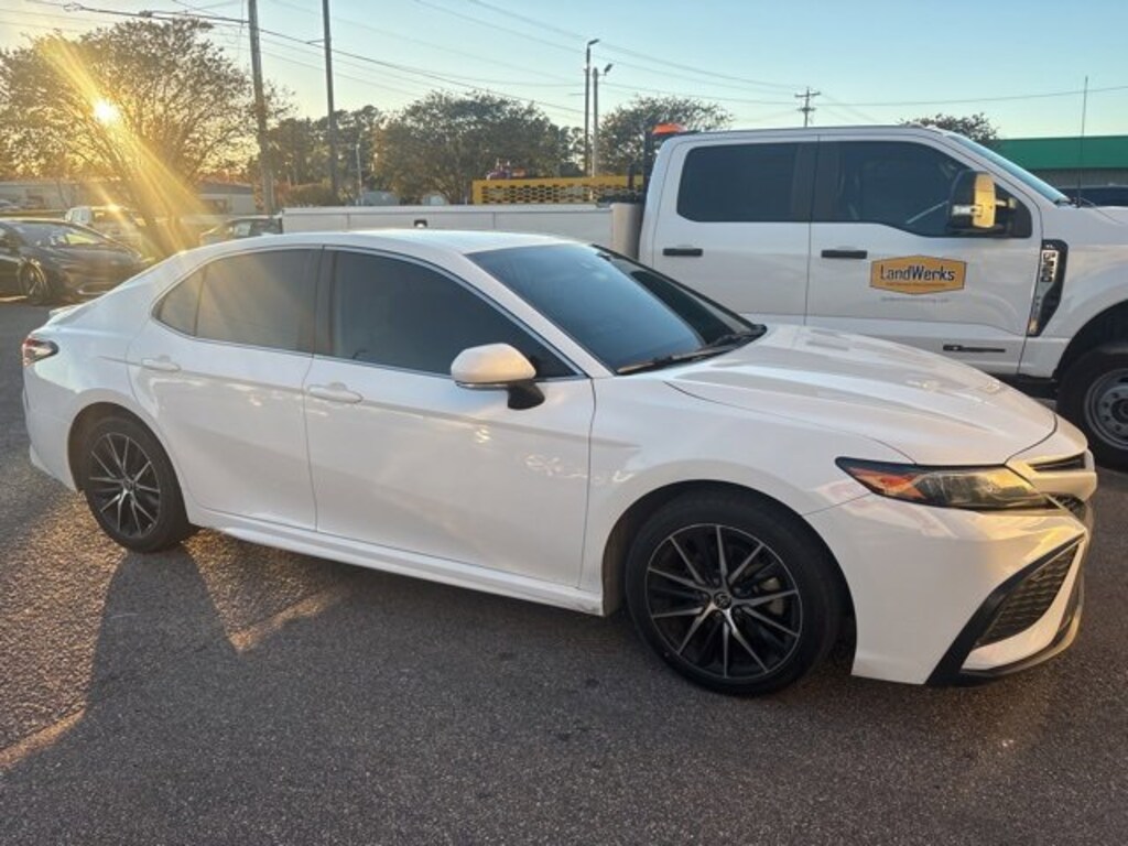 Used 2022 Toyota Camry SE Sedan