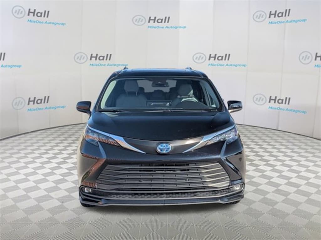 Used 2025 Toyota Sienna XLE Van Passenger Van