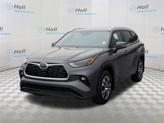 2025 Toyota Highlander XLE's photo