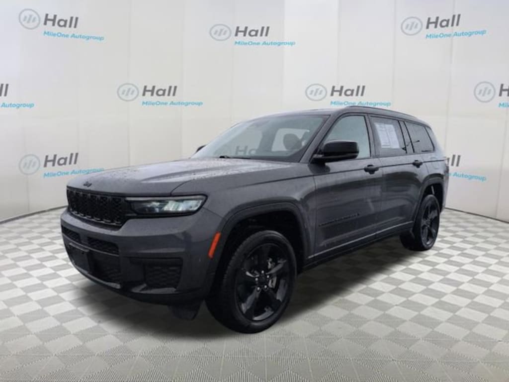Used 2023 Jeep Grand Cherokee Altitude SUV