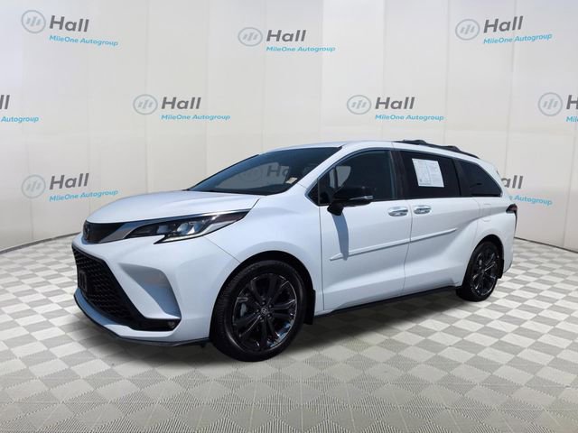 2024 Toyota Sienna XSE 7-Passenger Hybrid FWD's photo