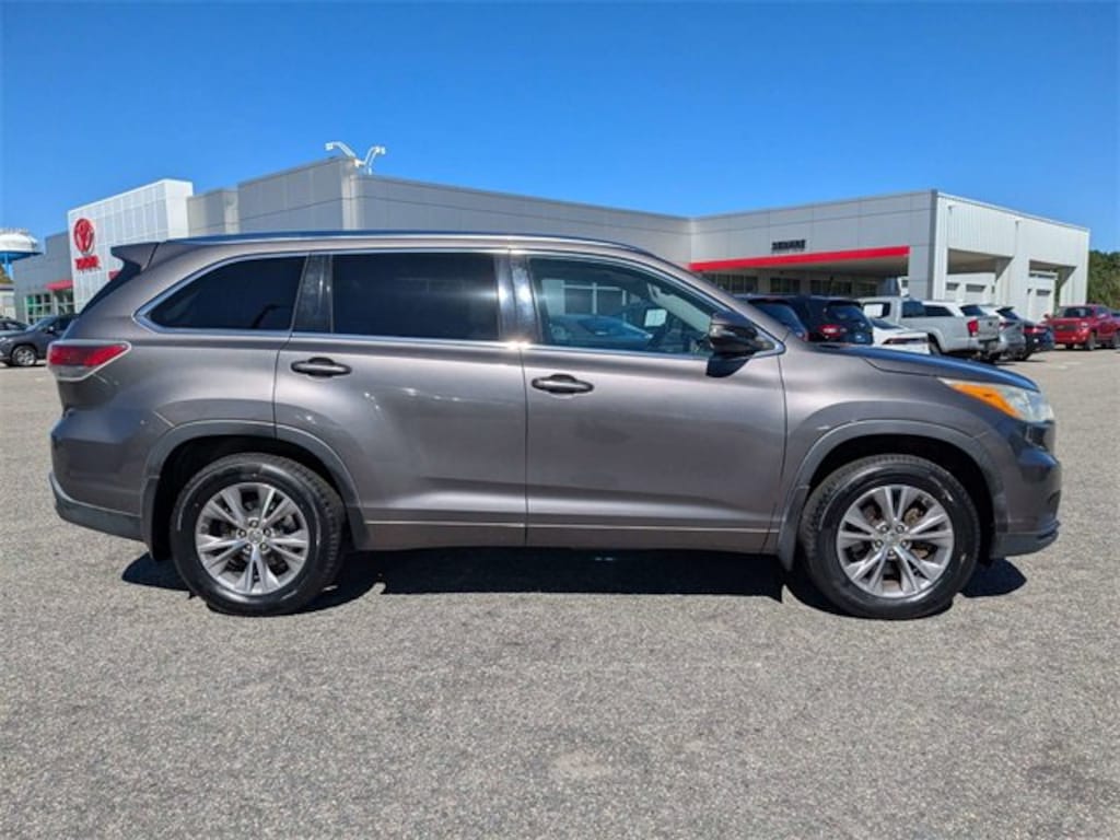 Used 2014 Toyota Highlander XLE V6 SUV