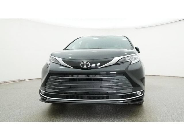 2026 Toyota Sienna Limited - Photo 31