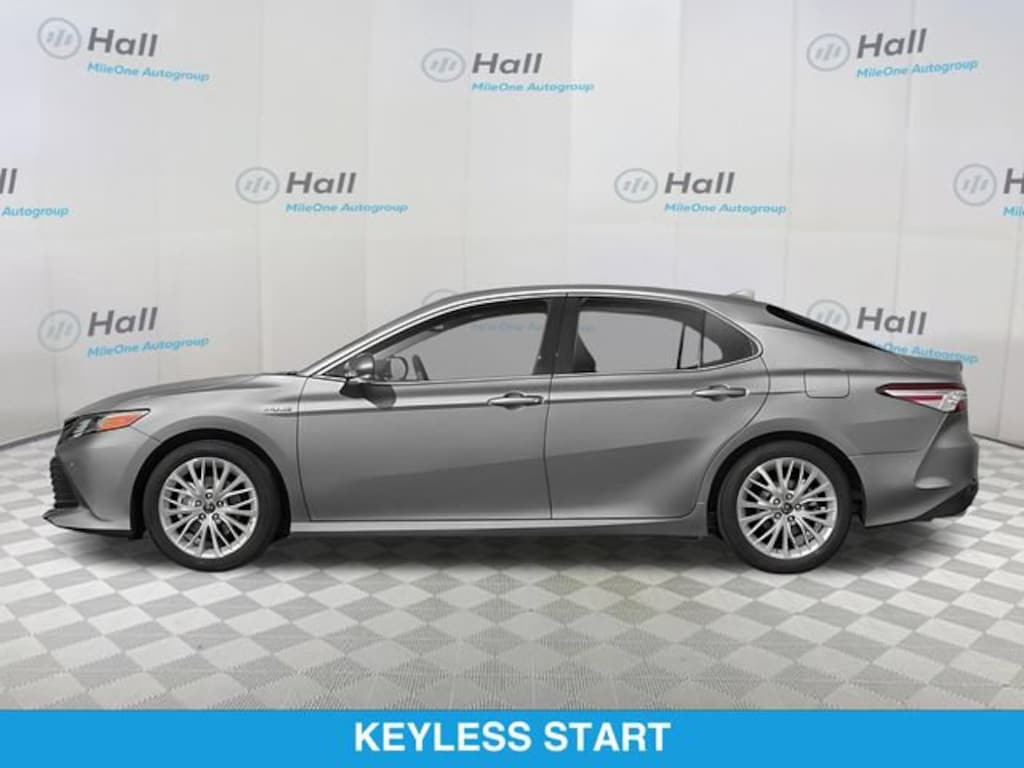 Used 2020 Toyota Camry Hybrid SE Sedan