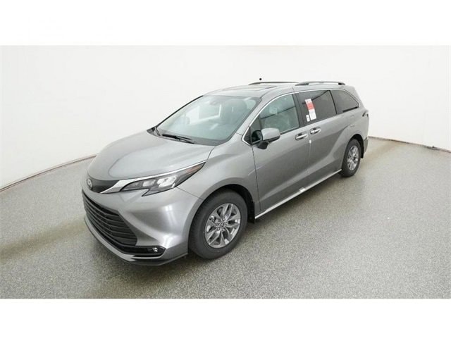 2026 Toyota Sienna XLE's photo